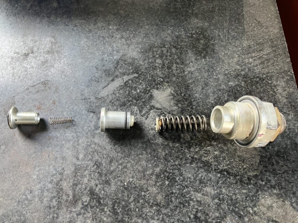 調圧逆止弁分解